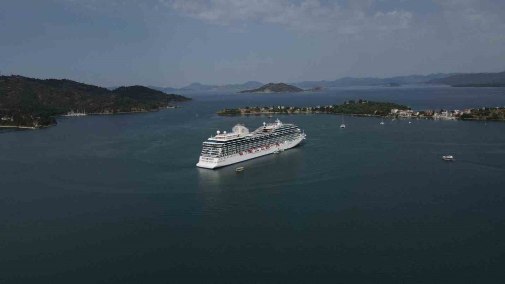 Fethiye’ye Sezonun İlk Kruvaziyer Gemisi Geldi