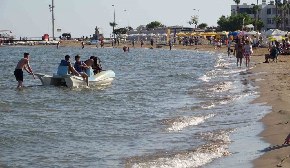 Güneşi Gören Denize Girdi: Havalar Isındı, Turizm Sezonu Başlıyor