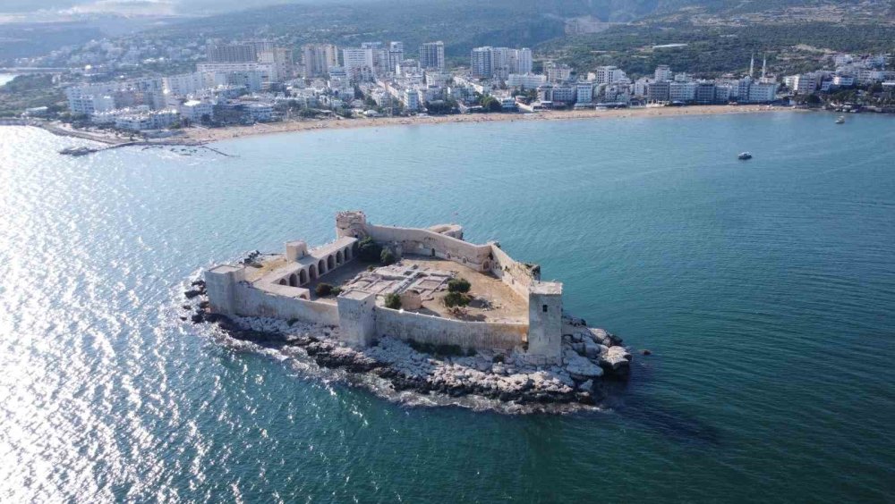 Güneşi Gören Denize Girdi: Havalar Isındı, Turizm Sezonu Başlıyor