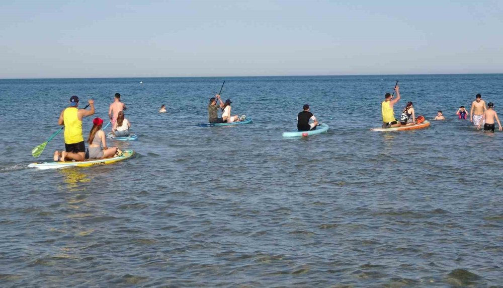 Güneşi Gören Denize Girdi: Havalar Isındı, Turizm Sezonu Başlıyor