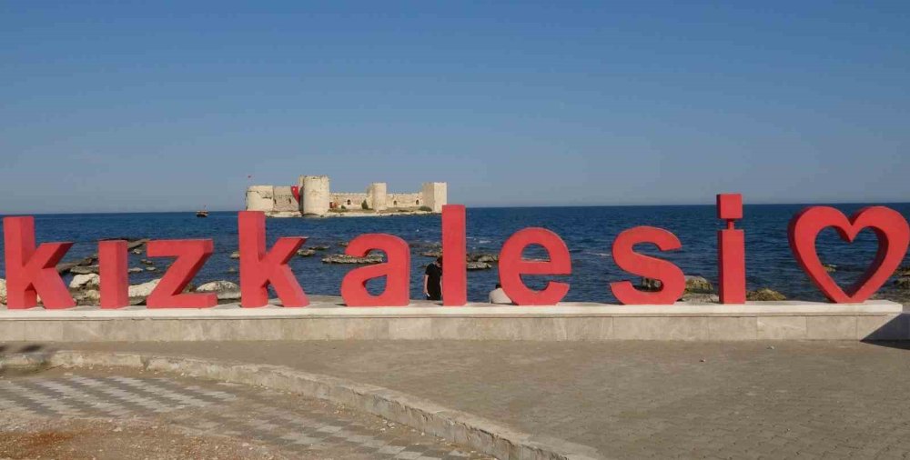 Güneşi Gören Denize Girdi: Havalar Isındı, Turizm Sezonu Başlıyor