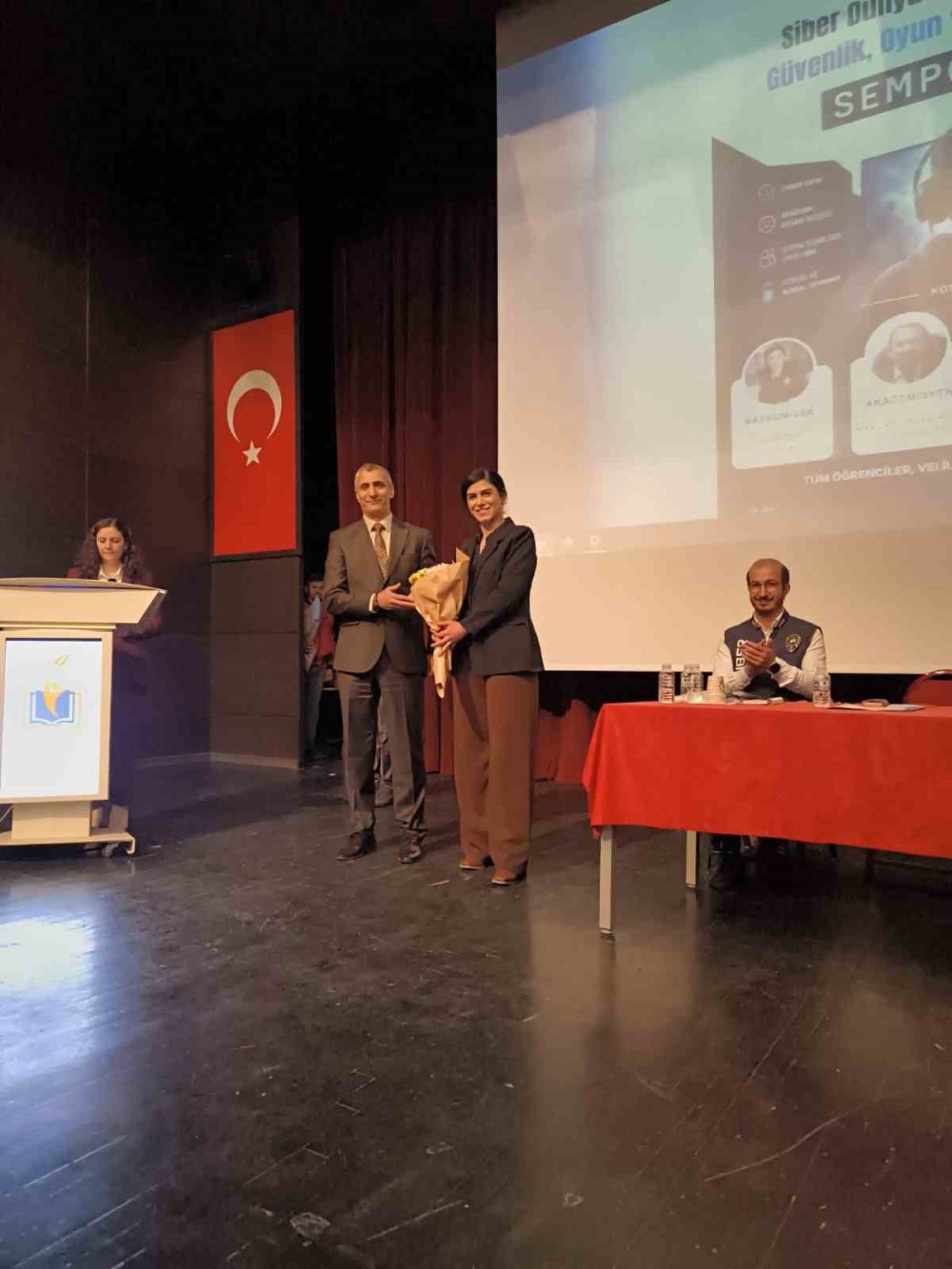 Kars’ta Velilere Siber Güvenlik Semineri.. Çocuklar İçin Kritik Uyarılar Yapıldı!