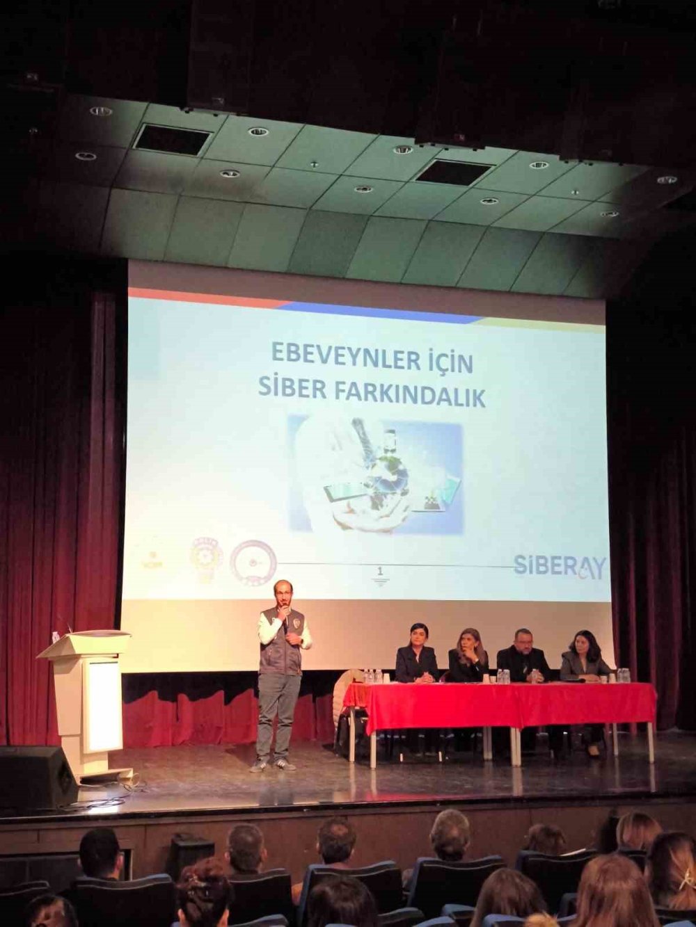Kars’ta Velilere Siber Güvenlik Semineri.. Çocuklar İçin Kritik Uyarılar Yapıldı!