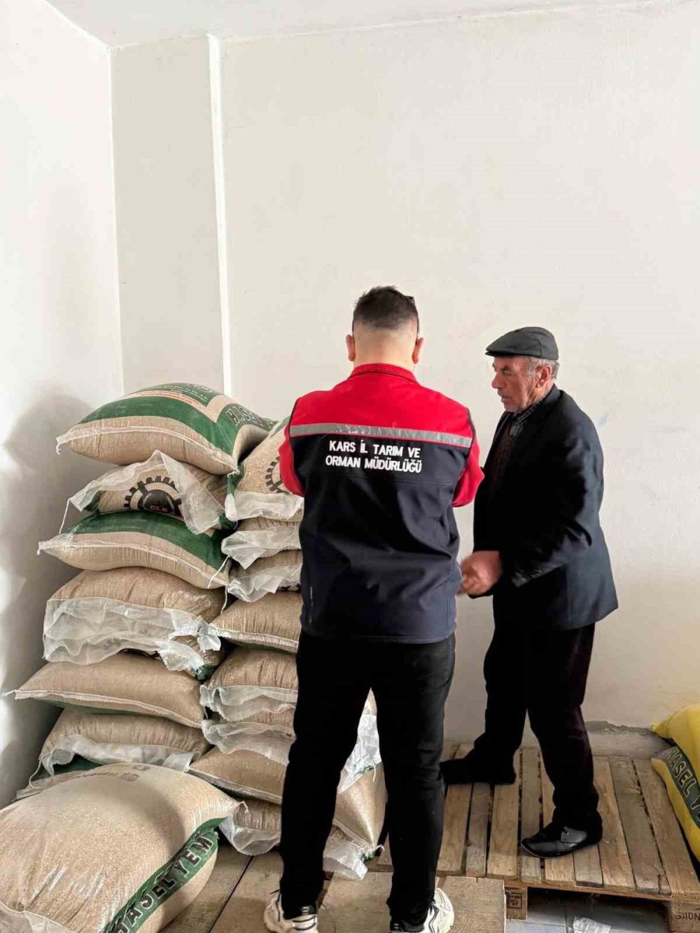 Kars’ta Yem Denetimleri Başladı.. Üretim ve Depolama Şartları İncelendi!