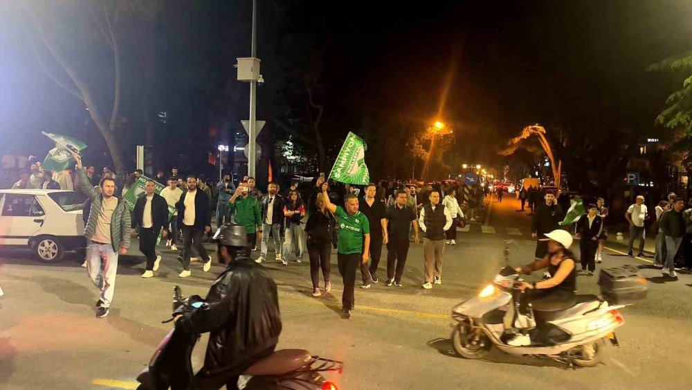 Muğlaspor Tarih Yazdı.. Penaltılarla Gelen Zafer Kentte Gece Boyu Kutlandı!
