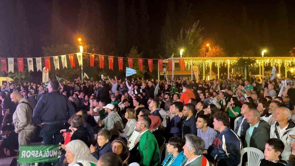 Muğlaspor Tarih Yazdı.. Penaltılarla Gelen Zafer Kentte Gece Boyu Kutlandı!