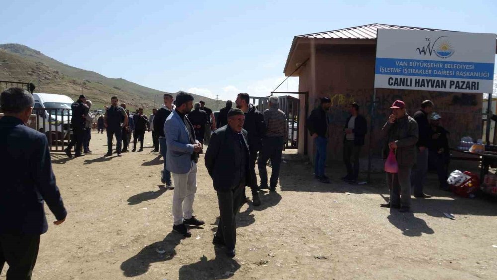 Van’da Hayvan Pazarında Silahlı Kavga: 1 Ölü, 13 Yaralı