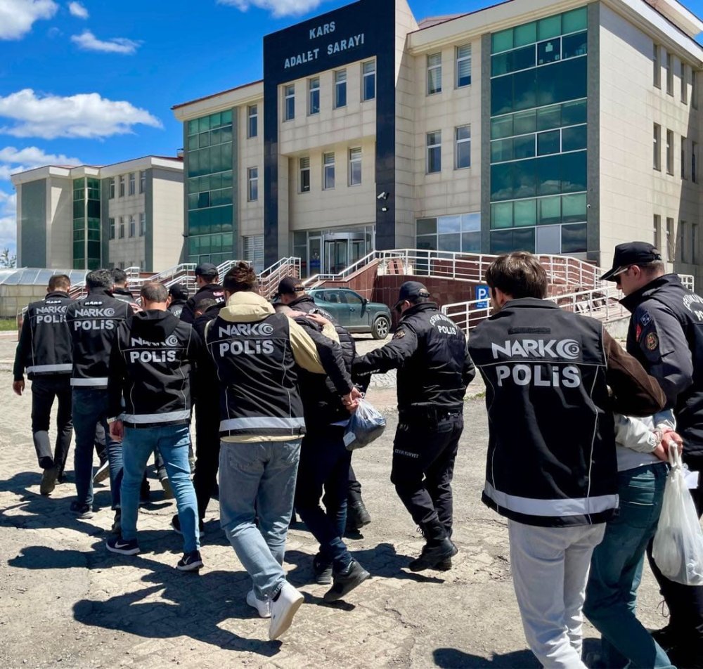 Kars’ta Narkotik Operasyonu.. Metamfetamin Baskınında 2 Kişi Tutuklandı!