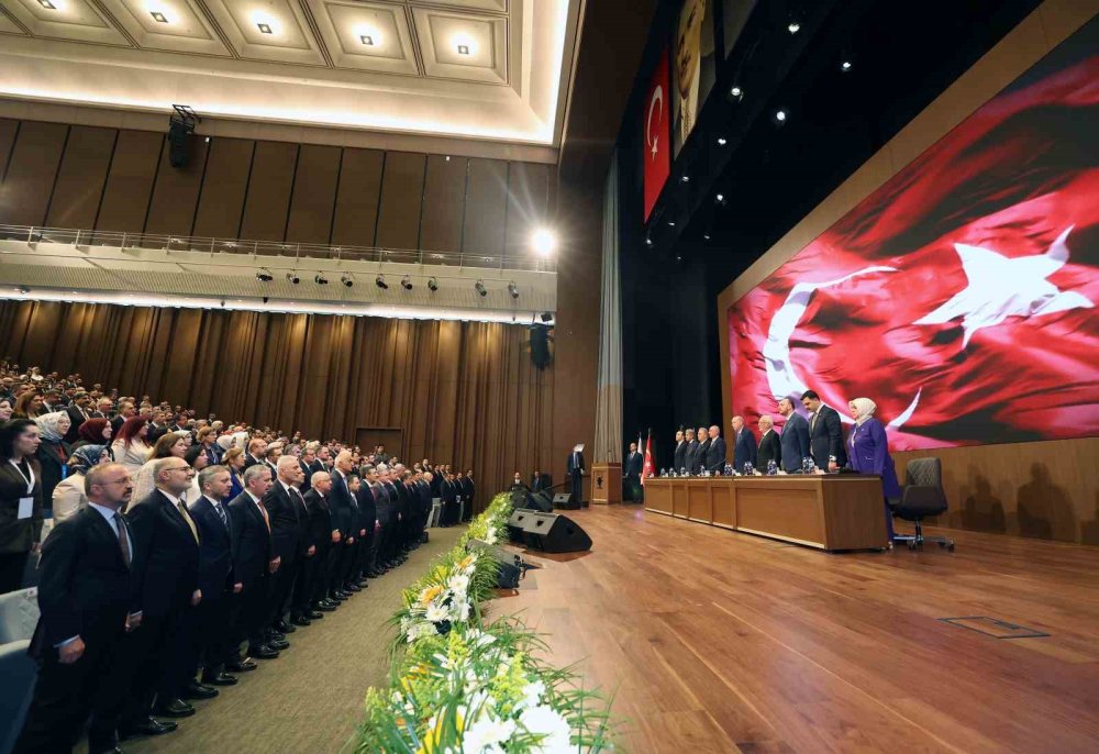 Rozetini Erdoğan Taktı.. CHP’li Burcu Köksal ve Veysel Topçu AK Parti’de!