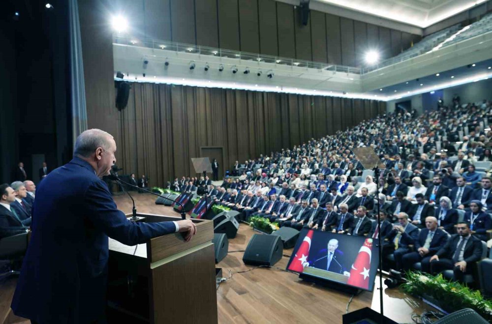 Rozetini Erdoğan Taktı.. CHP’li Burcu Köksal ve Veysel Topçu AK Parti’de!