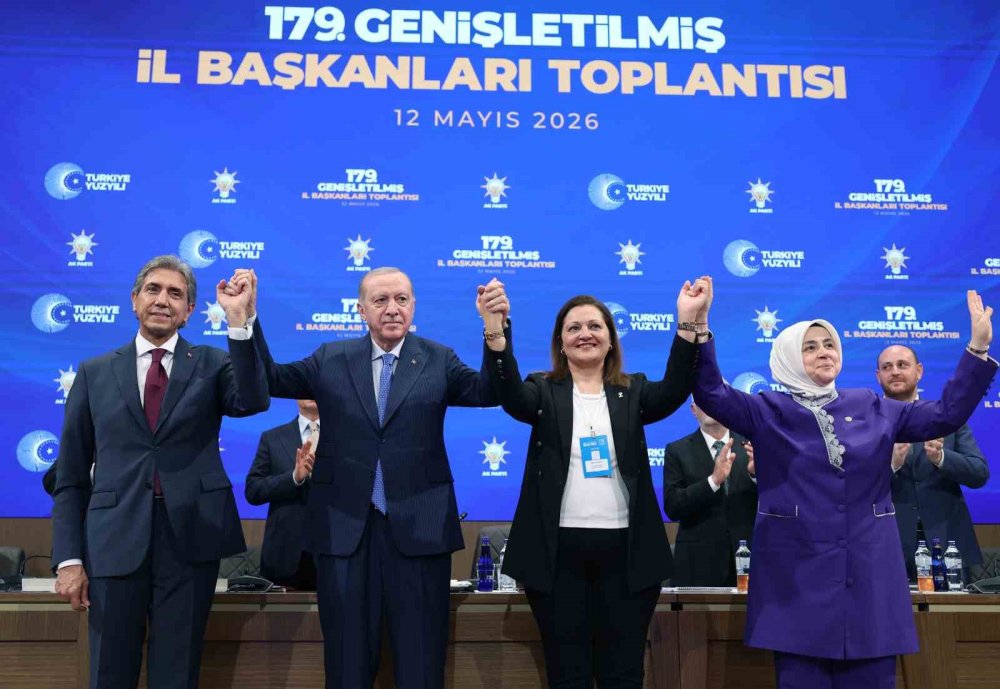 Rozetini Erdoğan Taktı.. CHP’li Burcu Köksal ve Veysel Topçu AK Parti’de!