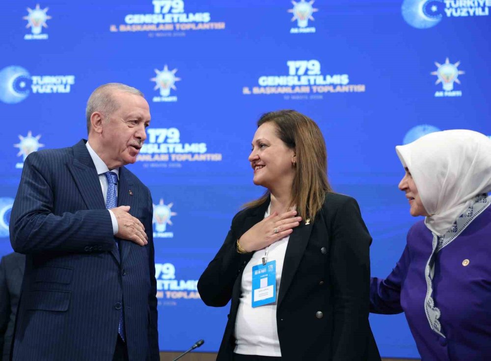 Rozetini Erdoğan Taktı.. CHP’li Burcu Köksal ve Veysel Topçu AK Parti’de!