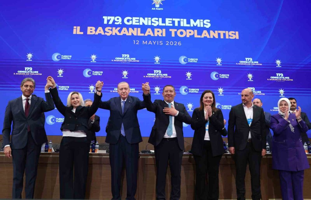 Rozetini Erdoğan Taktı.. CHP’li Burcu Köksal ve Veysel Topçu AK Parti’de!