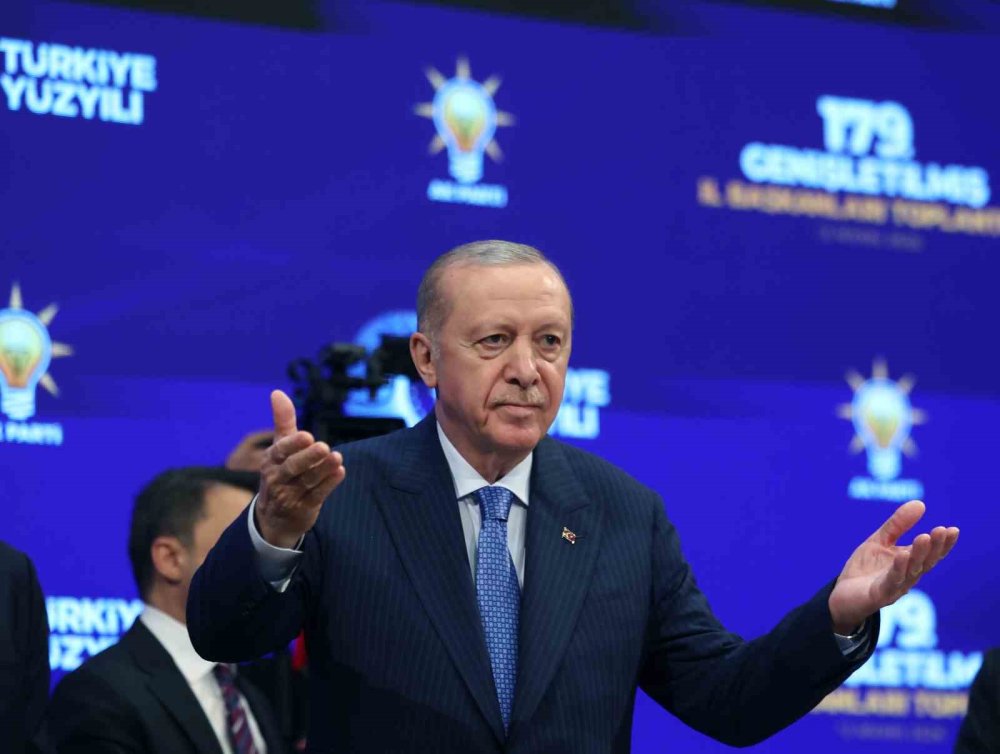 Rozetini Erdoğan Taktı.. CHP’li Burcu Köksal ve Veysel Topçu AK Parti’de!