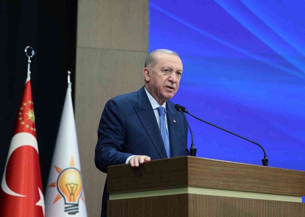 Rozetini Erdoğan Taktı.. CHP’li Burcu Köksal ve Veysel Topçu AK Parti’de!