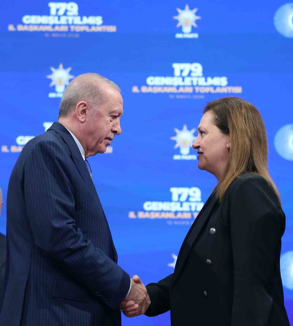 Rozetini Erdoğan Taktı.. CHP’li Burcu Köksal ve Veysel Topçu AK Parti’de!