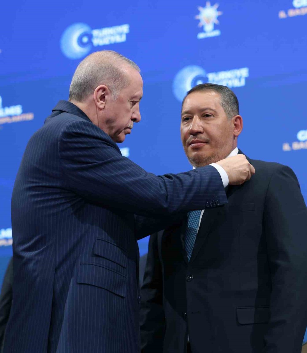 Rozetini Erdoğan Taktı.. CHP’li Burcu Köksal ve Veysel Topçu AK Parti’de!