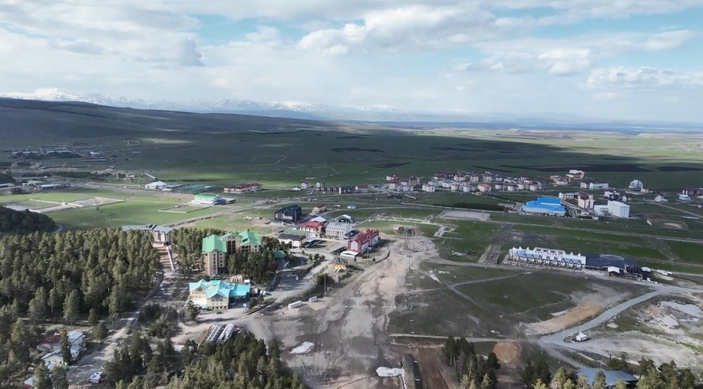 Sarıkamış’ta Kar.. Uzayan Kayak Sezonu Turizmcinin Yüzünü Güldürdü!
