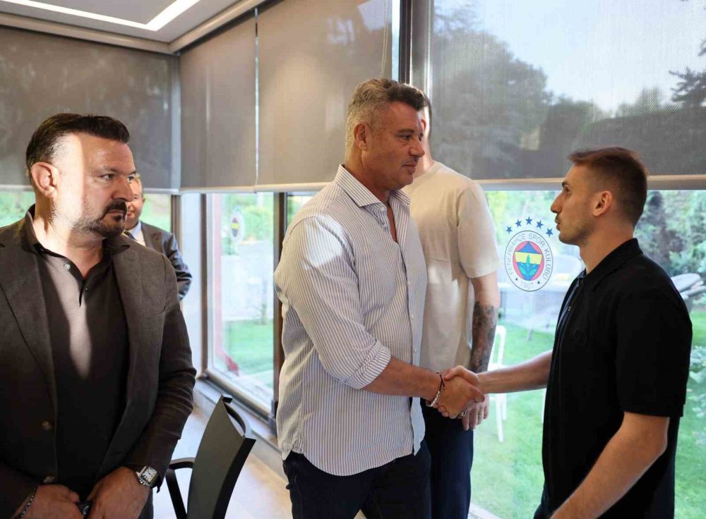 Fenerbahçe Başkanı Sadettin Saran ve Yöneticilerden Futbolculara Veda Yemeği