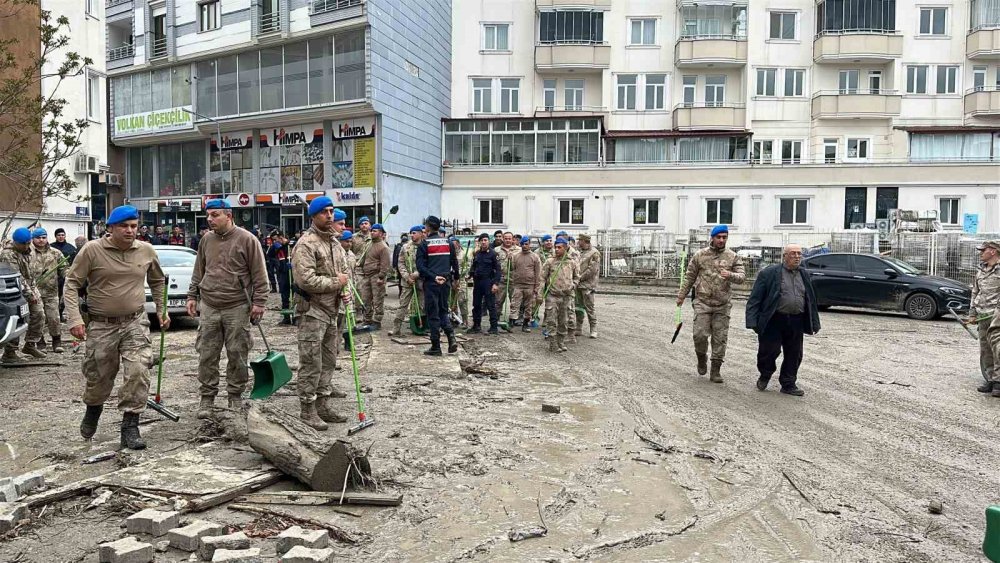 Havza’da Selin İzleri Havadan Görüntülendi.. Araçlar Hurdaya Döndü, İlçe Alarmda!