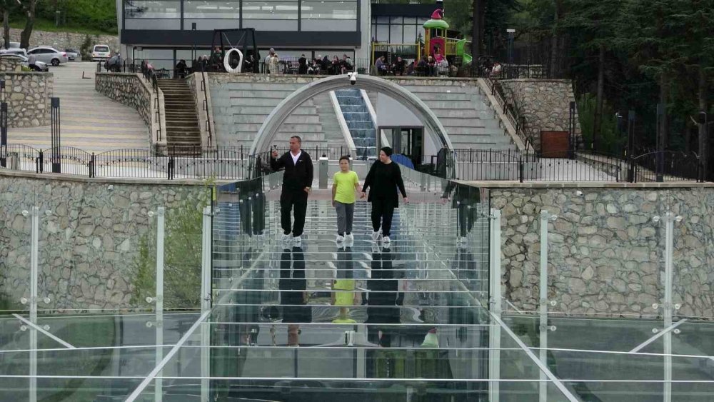 Kirazlıdere’ye Yoğun İlgi.. Isparta’nın Cam Terası Turizmin Yeni Gözdesi Oldu!