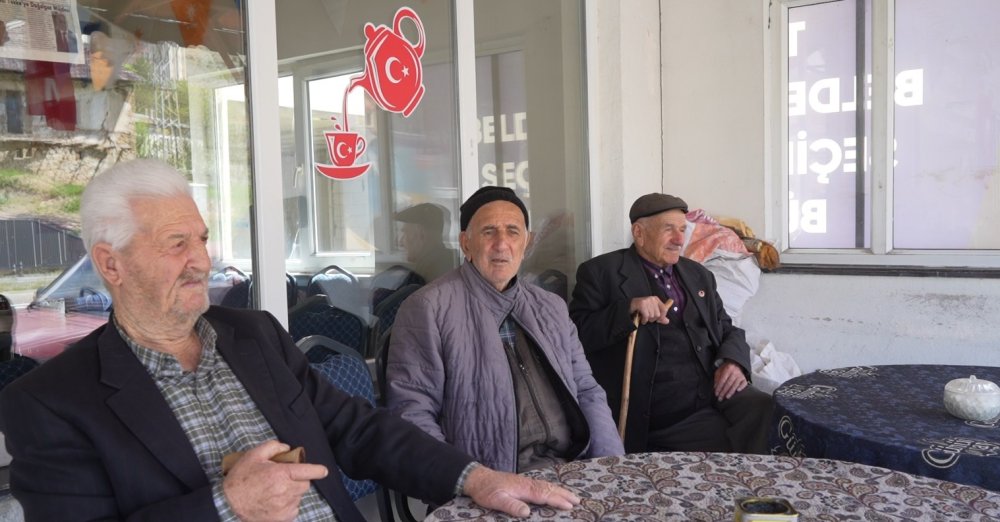 Gümüşhane Tekke’de Seçim Heyecanı.. 11 Adaylı Yarışta Akrabalar Rakip Oldu!
