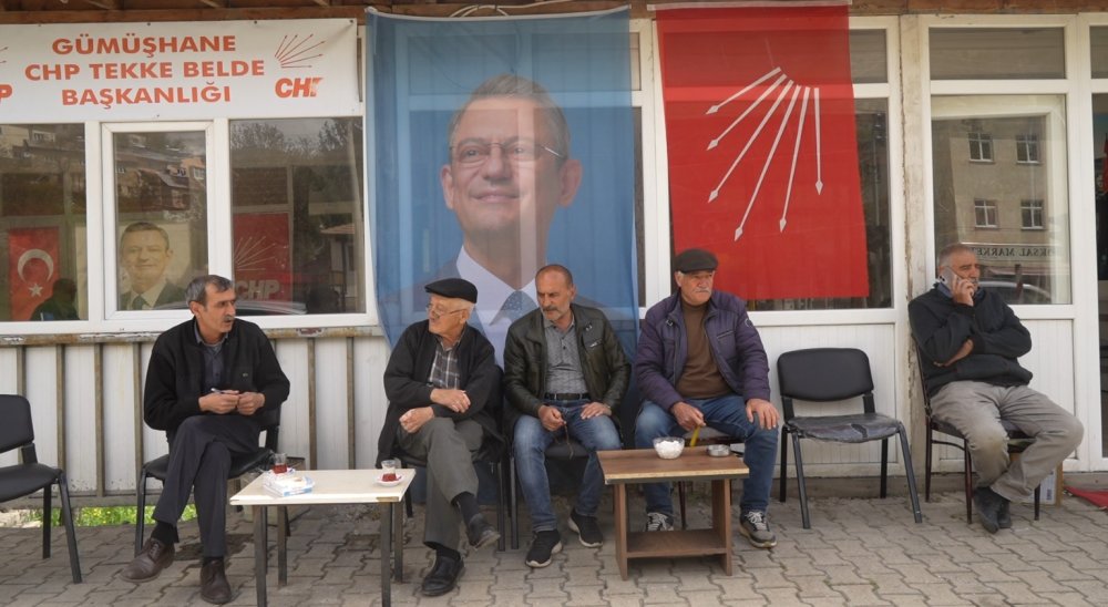 Gümüşhane Tekke’de Seçim Heyecanı.. 11 Adaylı Yarışta Akrabalar Rakip Oldu!