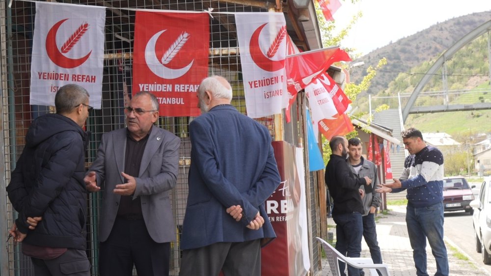 Gümüşhane Tekke’de Seçim Heyecanı.. 11 Adaylı Yarışta Akrabalar Rakip Oldu!