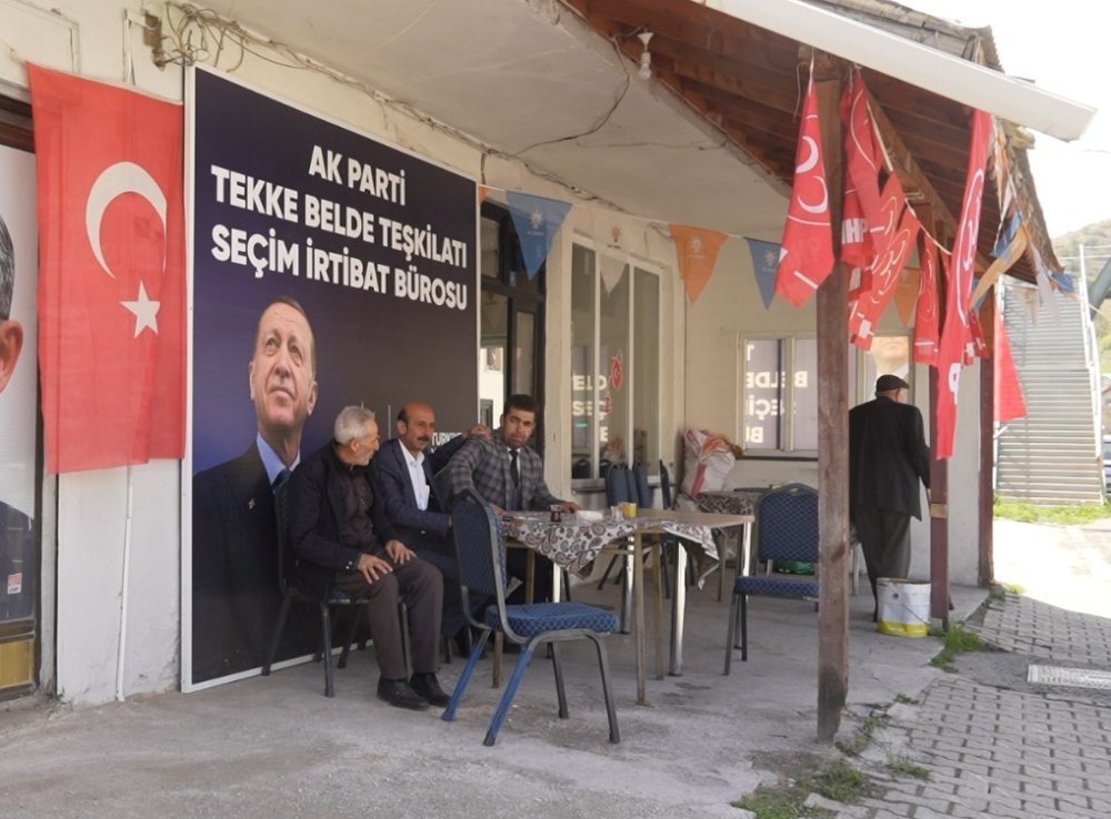 Gümüşhane Tekke’de Seçim Heyecanı.. 11 Adaylı Yarışta Akrabalar Rakip Oldu!