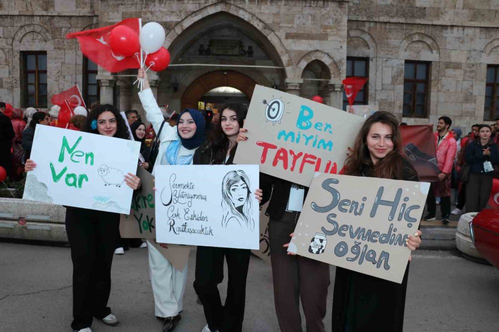 "Sivas Uluslararası Film Festivali" Kortej Yürüyüşüyle Başladı