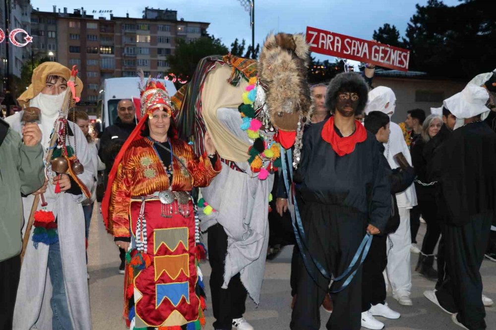"Sivas Uluslararası Film Festivali" Kortej Yürüyüşüyle Başladı