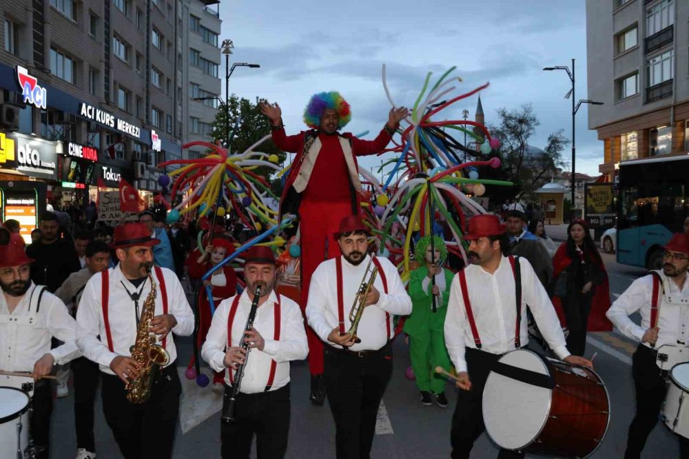 "Sivas Uluslararası Film Festivali" Kortej Yürüyüşüyle Başladı