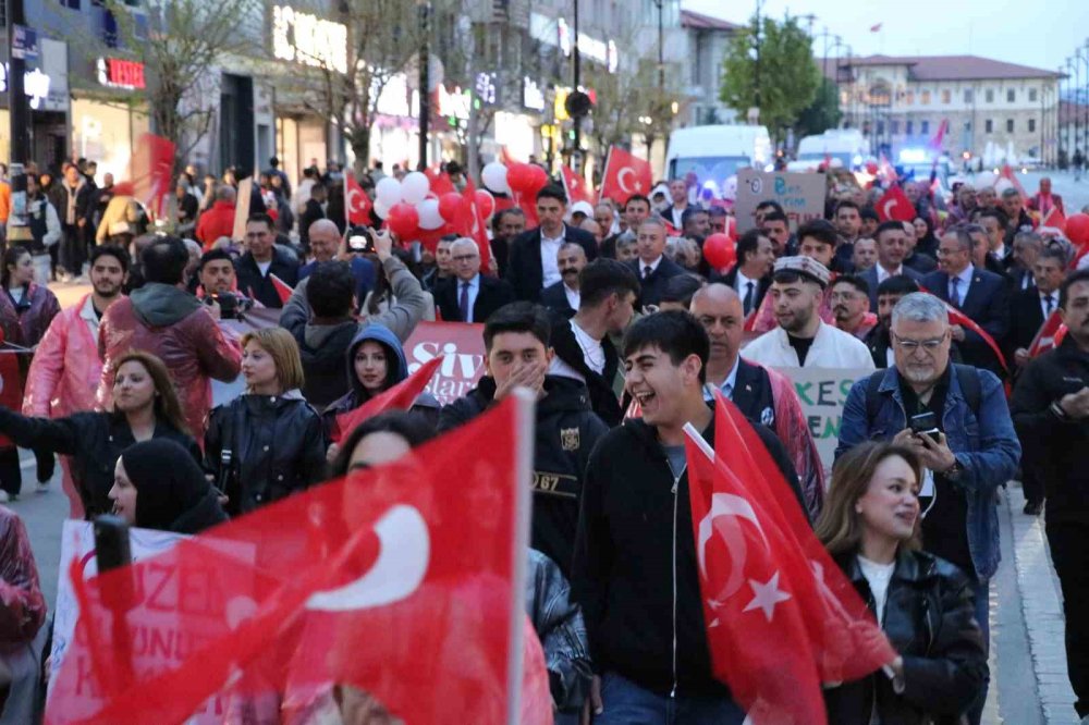 "Sivas Uluslararası Film Festivali" Kortej Yürüyüşüyle Başladı