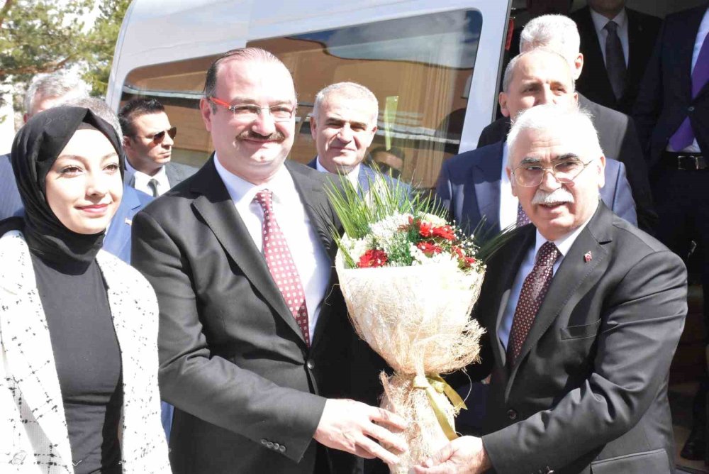 Anayasal Haklar ve Göç Politikaları Erzurum’da Masaya Yatırıldı.. Özkaya’dan Mesajlar!