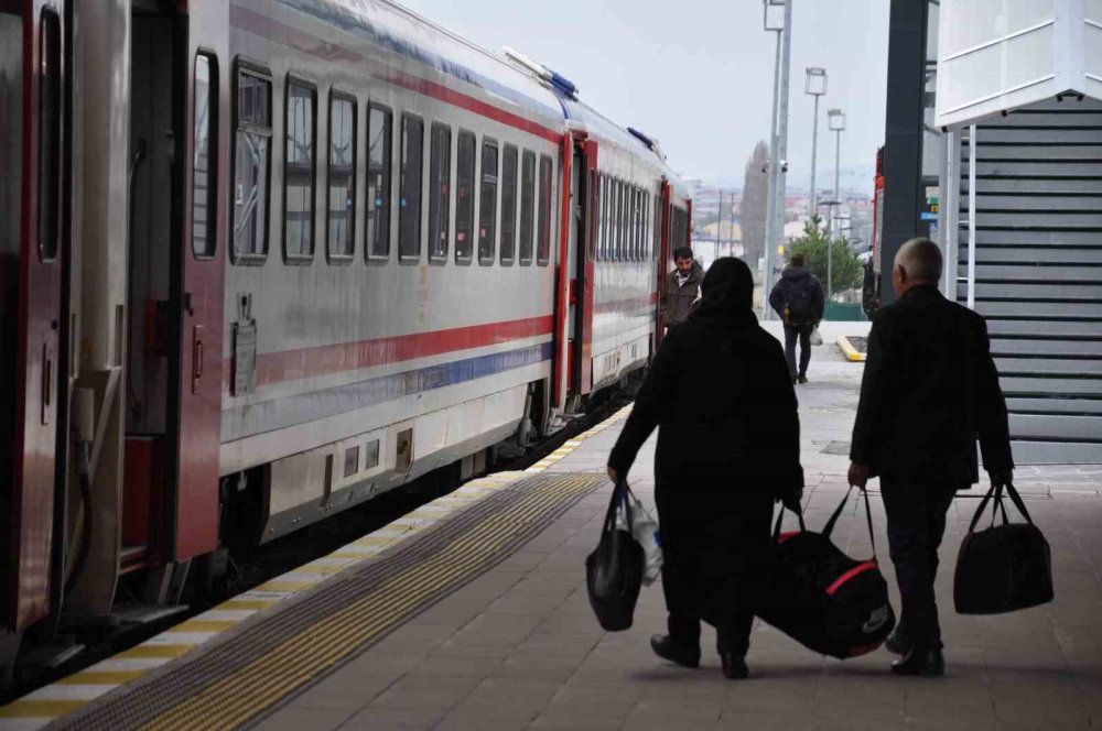 Doğu Ekspresi’nde Bayram Hareketliliği.. Biletler Günler Öncesinden Doluyor