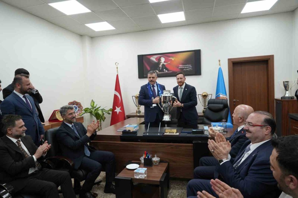 İçişleri Bakanı Çiftçi’den Erzurumspor’a Tebrik Ziyareti