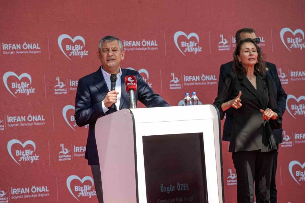 Özgür Özel, İzmir’de Ferdi Zeyrek Spor Kompleksi’nin Açılışına Katıldı