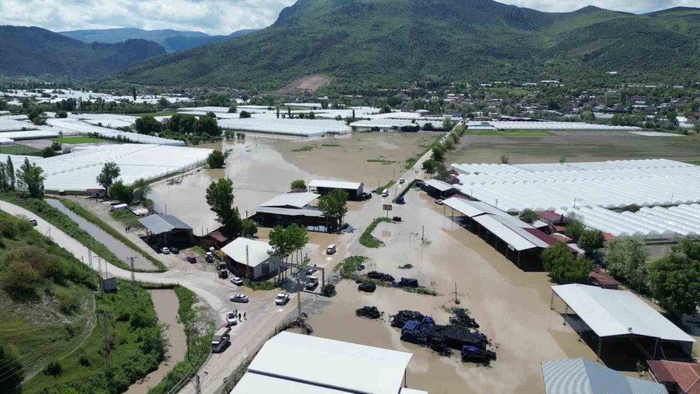 Amasya’da Yeşilırmak Nehri Taştı, Tarım Arazileri Sular Altında Kaldı