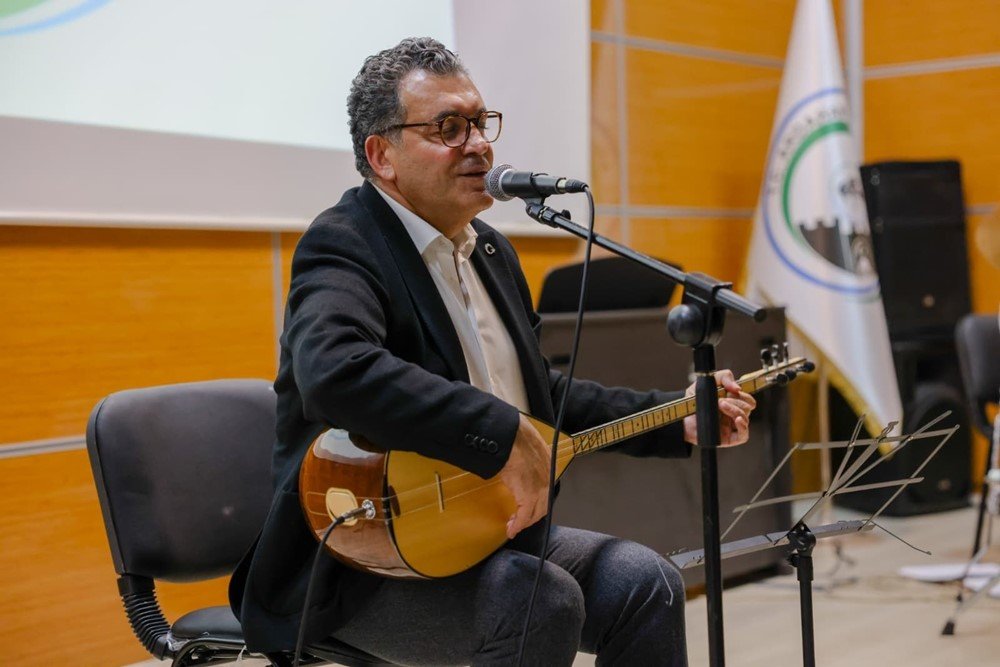 Ardahan’da Sanat Dolu Gece.. Minik Yetenekler Sahne Performanslarıyla Büyüledi!