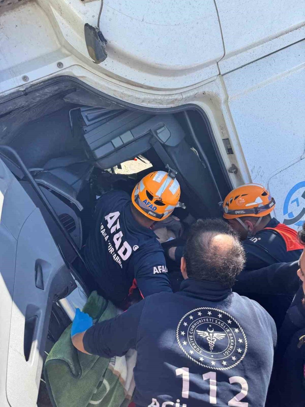 Batman’da Kaza Yapan TIR Ortalığı Savaş Alanına Çevirdi