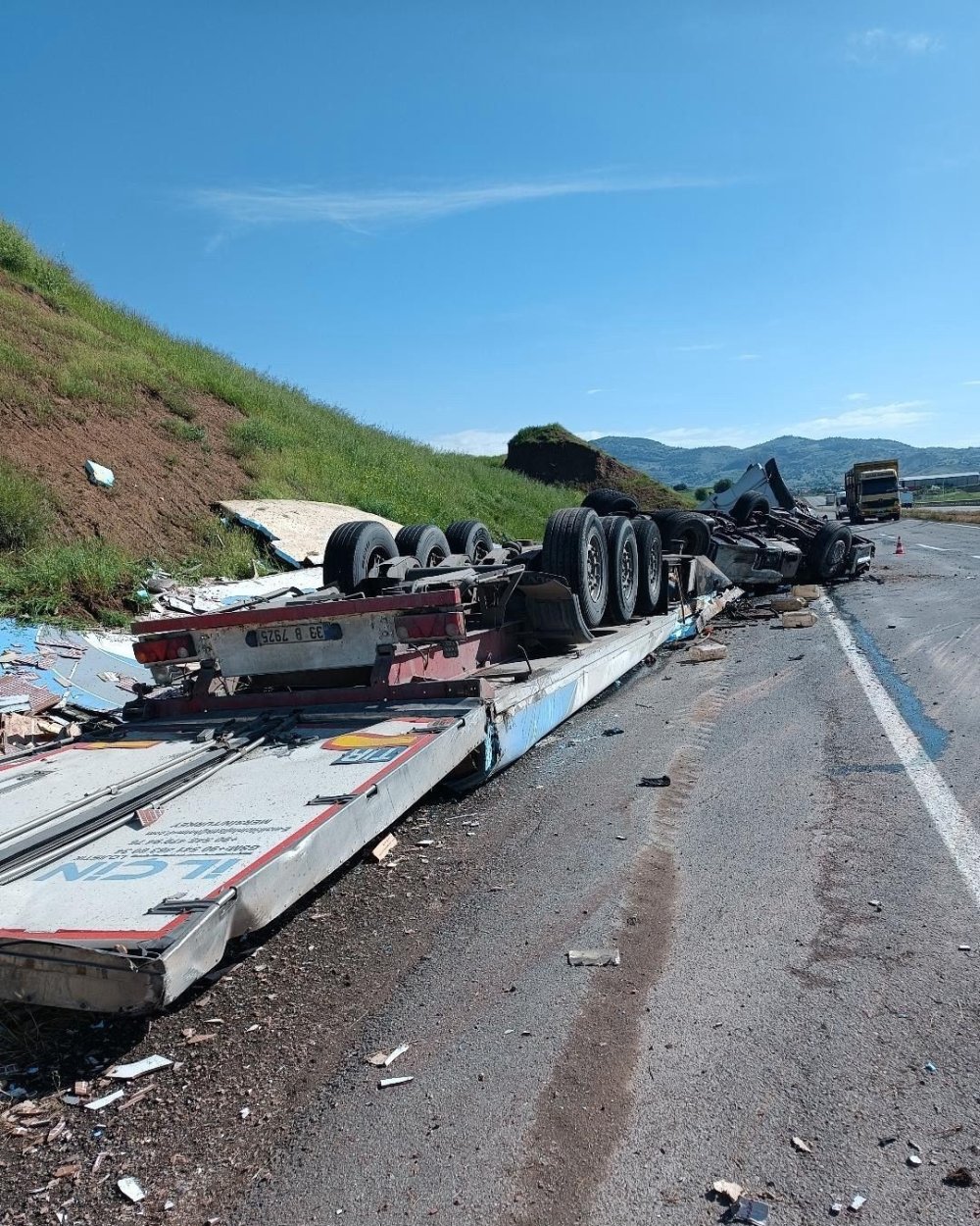 Batman’da Kaza Yapan TIR Ortalığı Savaş Alanına Çevirdi