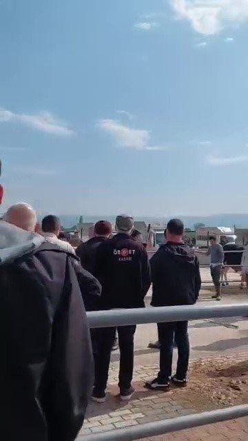 Bursa İnegöl’de Kurban Pazarı Karıştı.. Jandarma Havaya Ateş Açtı!
