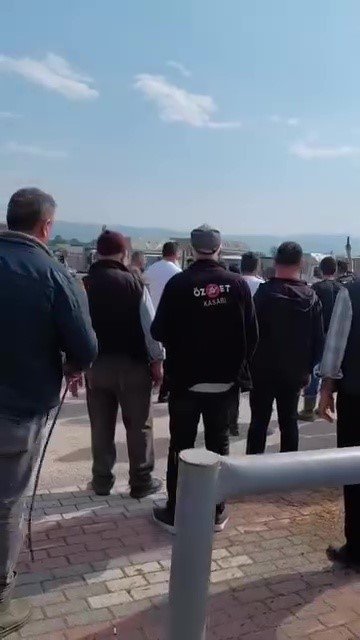 Bursa İnegöl’de Kurban Pazarı Karıştı.. Jandarma Havaya Ateş Açtı!