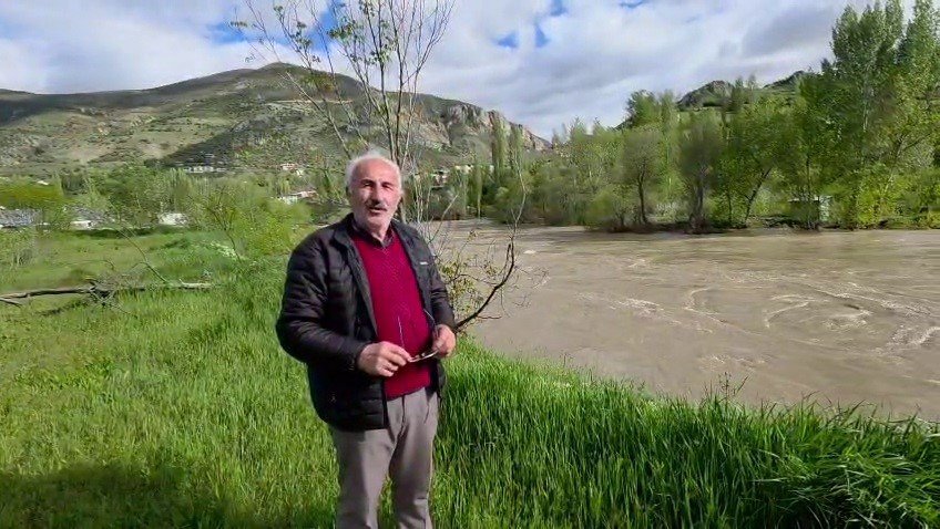 Çoruh Vadisi’nde Karların Erimesiyle Su Seviyesi Yükseldi, Evler Boşaltılıyor
