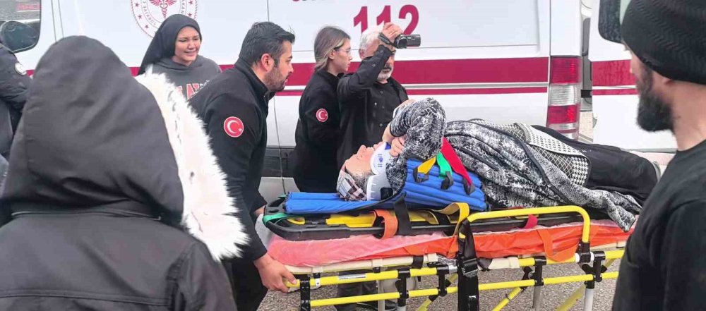 Erzurum’da Halk Otobüsü İle Otomobil Çarpıştı.. Kazada 4 Kişi Yaralandı!