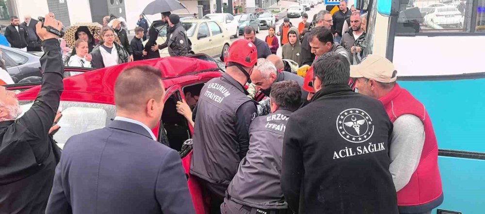 Erzurum’da Halk Otobüsü İle Otomobil Çarpıştı.. Kazada 4 Kişi Yaralandı!