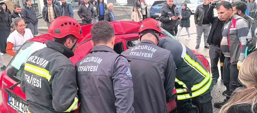 Erzurum’da Halk Otobüsü İle Otomobil Çarpıştı.. Kazada 4 Kişi Yaralandı!