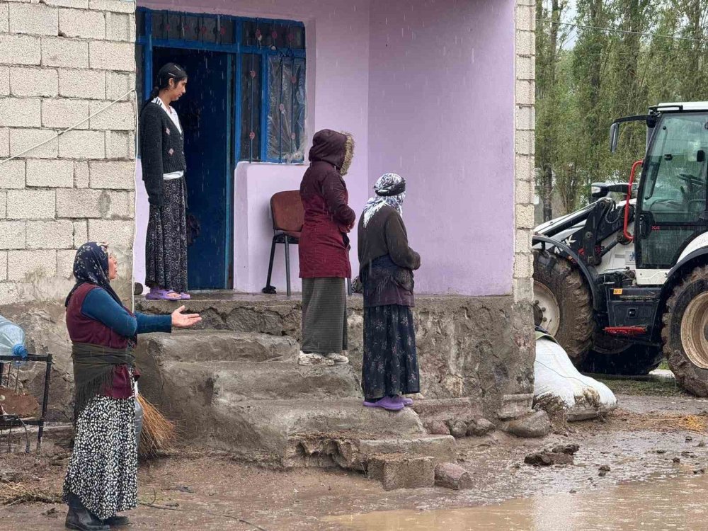 Iğdır’da Sağanak Sele Dönüştü: Karakuyu Köyünde Evler Ve Araziler Sular Altında Kaldı
