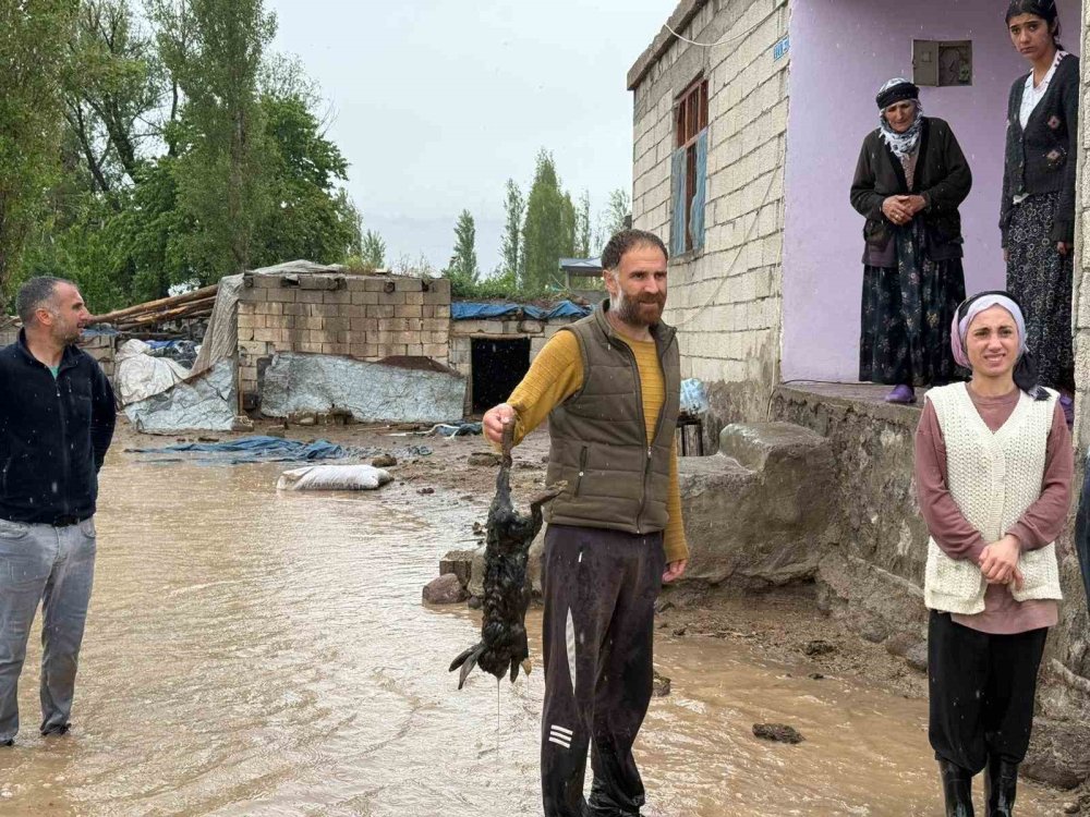 Iğdır’da Sağanak Sele Dönüştü: Karakuyu Köyünde Evler Ve Araziler Sular Altında Kaldı