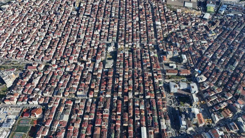 İstanbul’da Aynı İlçede İki Farklı Yaşam.. Havadan Görüntüler Gündem Oldu!